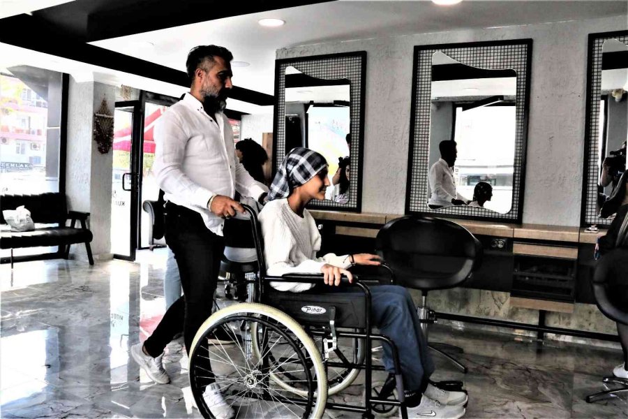 Kemoterapi Tedavisi Sonrası Saçları Dökülen Şerife’nin Yüzü Güldü