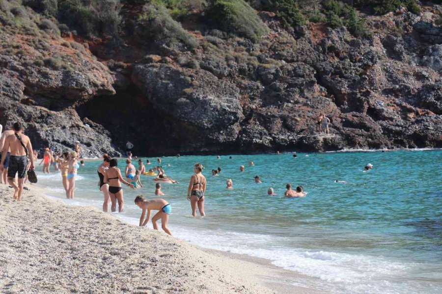 Alanya’da Kasım Ayında Yaz Günleri Yaşanıyor