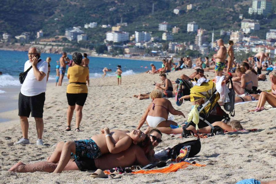 Alanya’da Kasım Ayında Yaz Günleri Yaşanıyor