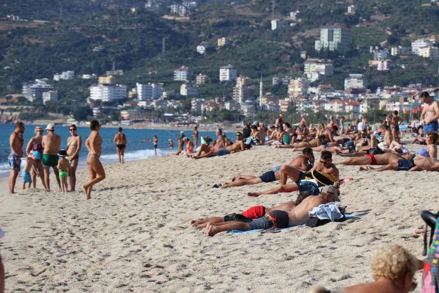 Alanya’da Kasım Ayında Yaz Günleri Yaşanıyor