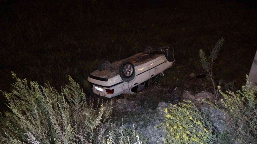 Antalya’da Otomobil Şarampole Uçtu: 3 Yaralı
