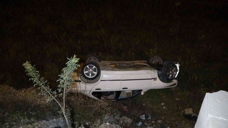 Antalya’da Otomobil Şarampole Uçtu: 3 Yaralı
