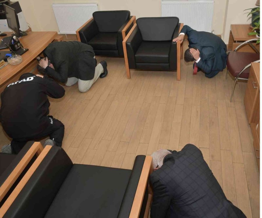 Eskişehir’deki Kyk Yurtlarında Deprem Tatbikatı Yapıldı