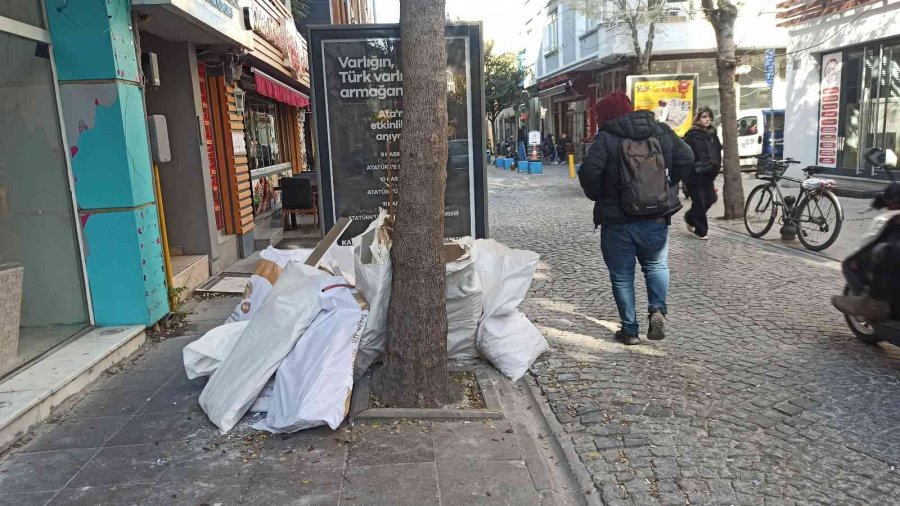 Harfiyat Torbaları Kaldırımı Kapadı