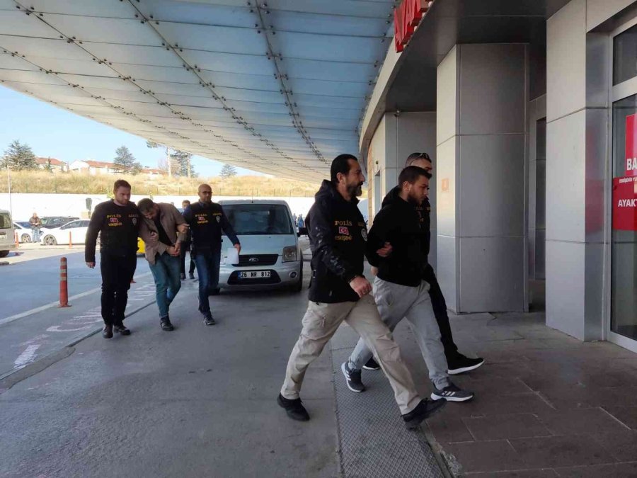 Arkadaş Cinayetinin Şüphelileri Sağlık Kontrolünden Geçirildi