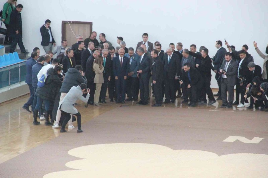 Karaman’da 3 Ton Bisküviden Yapılan Dünyanın En Büyük Buğday Başağı Mozaiği Törenle Açıldı