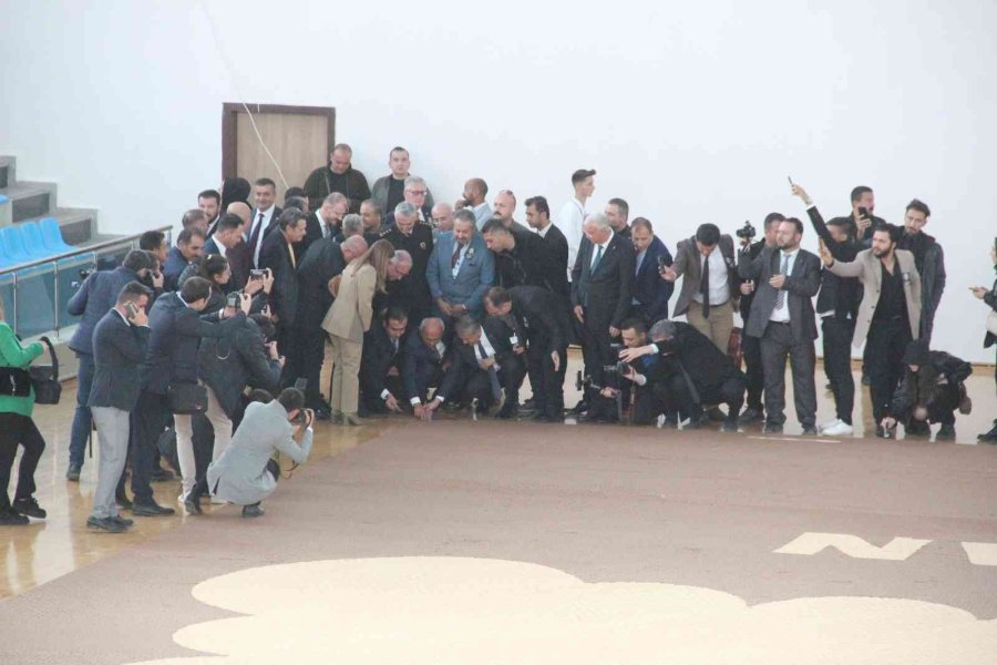 Karaman’da 3 Ton Bisküviden Yapılan Dünyanın En Büyük Buğday Başağı Mozaiği Törenle Açıldı