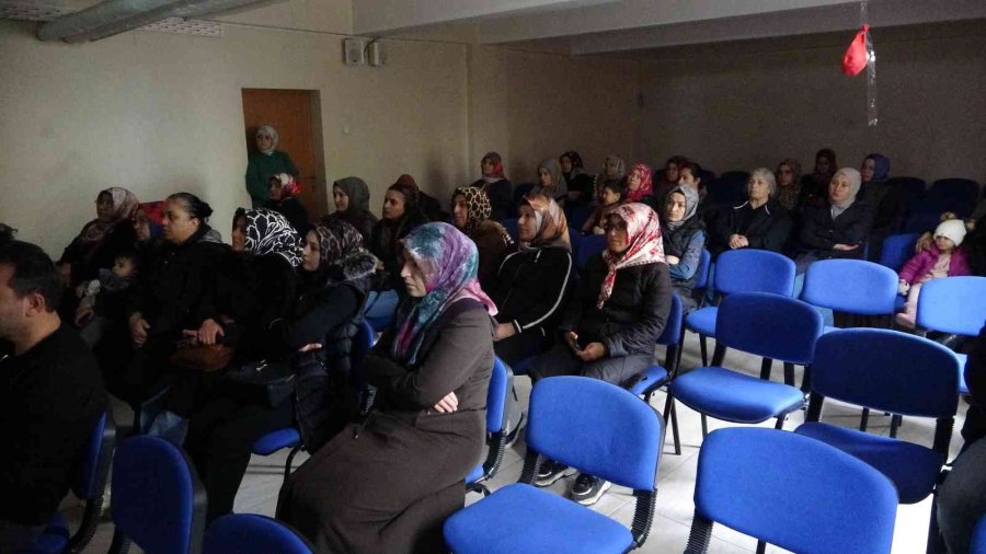 Narkotik Polisleri Kapı Kapı Dolaşıyor, Uyuşturucuyu Anlatıyor