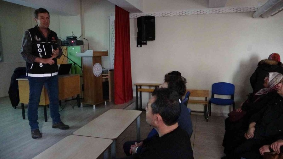 Narkotik Polisleri Kapı Kapı Dolaşıyor, Uyuşturucuyu Anlatıyor