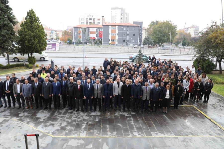 Melikgazi Personelinden Ata’ya Saygı Duruşu