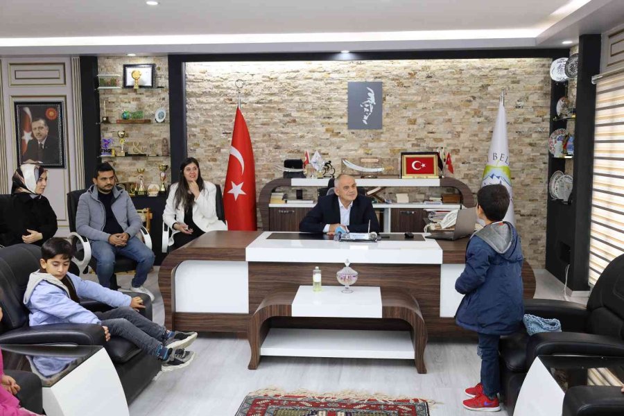 Başkan Öztürk Öğrencilere Belediyeciliği Anlattı