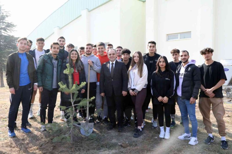 11 Kasım Milli Ağaçlandırma Günü’nde Fidanlar Erü’de Toprakla Buluştu