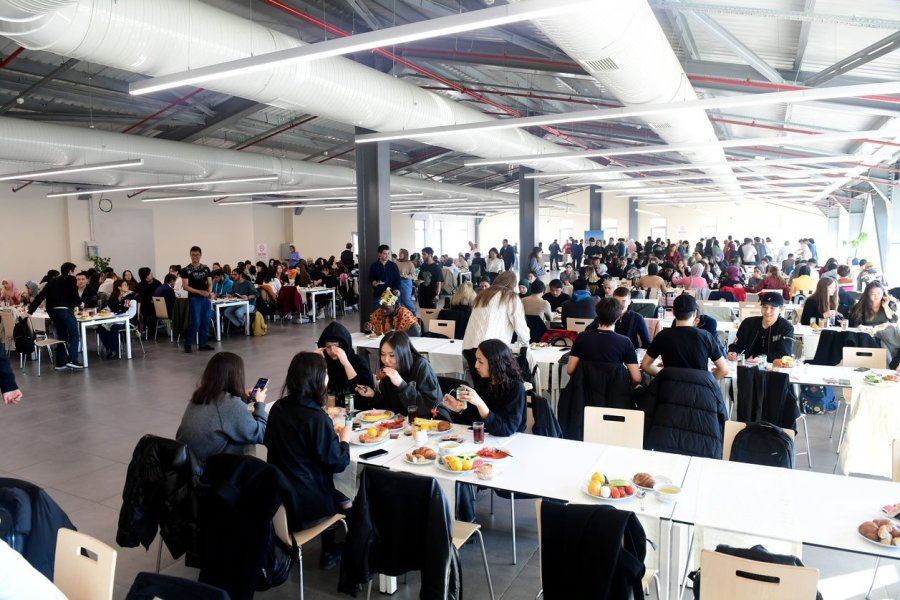 Rektör Erdal, Anadolu Tömer Öğrencileriyle Kahvaltıda Bir Araya Geldi