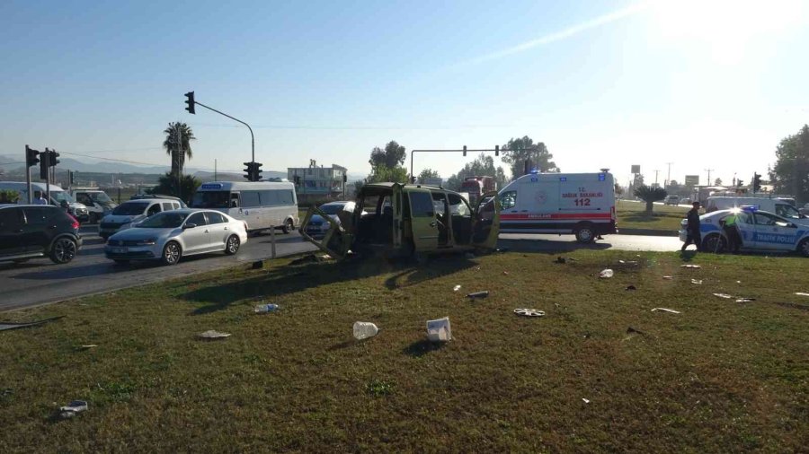 Trafik Kazasında Eşini Kaybeden Yaralı Adamın Feryatları Yürekleri Dağladı