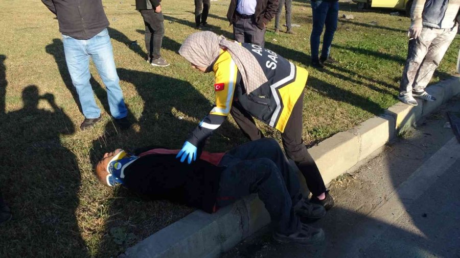 Trafik Kazasında Eşini Kaybeden Yaralı Adamın Feryatları Yürekleri Dağladı