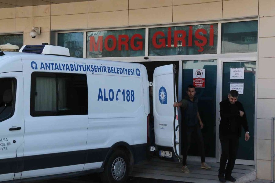 Rus Boksörün Tuvalet Ücretini Ödememek İçin Dövmesi Sonucu Ölen Adamın Cenazesi Teslim Alındı