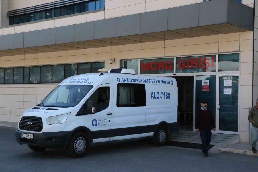 Rus Boksörün Tuvalet Ücretini Ödememek İçin Dövmesi Sonucu Ölen Adamın Cenazesi Teslim Alındı