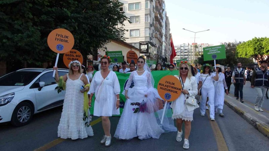 Narenciye Festivali’nin Kortej Yürüyüşü Yapıldı