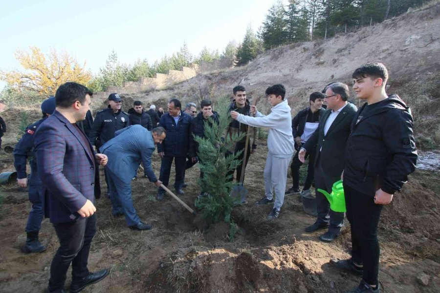 Hacılar’da Bin 111 Fidan Toprakla Buluştu