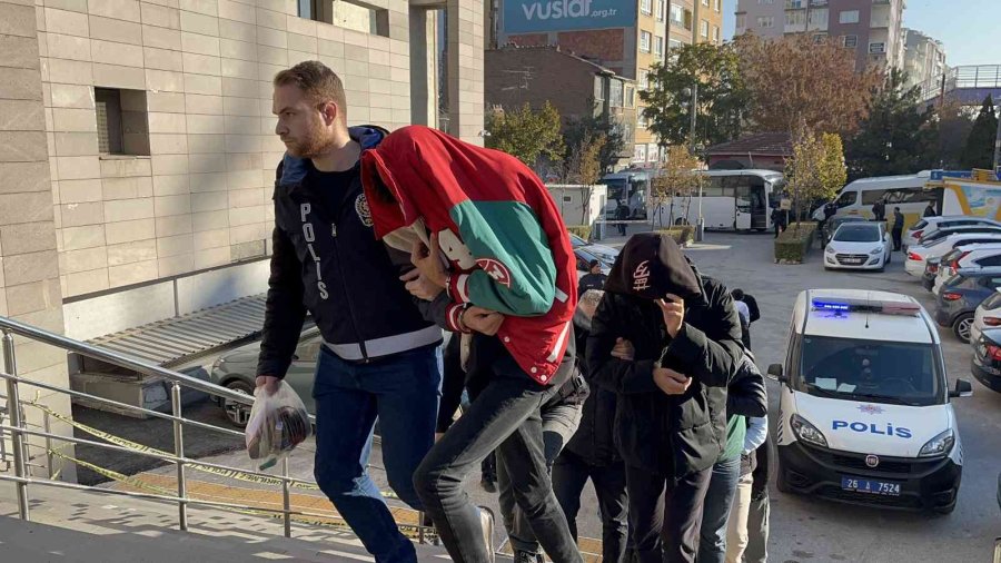 Dolandırıcılık Zanlısı Kadınlardan İlginç İşaret Ve Sözler