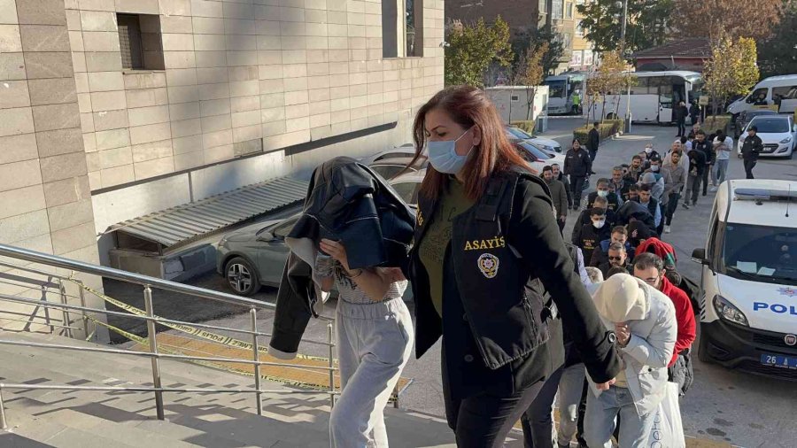 Dolandırıcılık Zanlısı Kadınlardan İlginç İşaret Ve Sözler