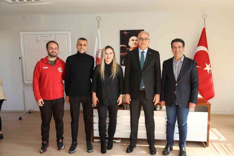 Turgay Genç: “kadın Voleybol Takımımız Gururumuz”