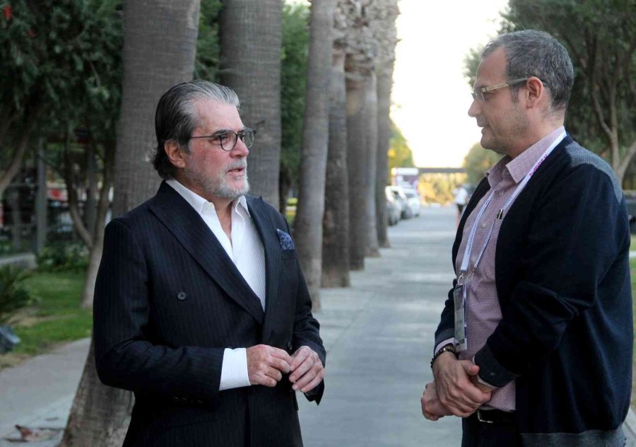 Ünlü Profesör 43 Yıl Önce Doğumunu Yaptırdığı Bebek İle Meslektaş Oldu