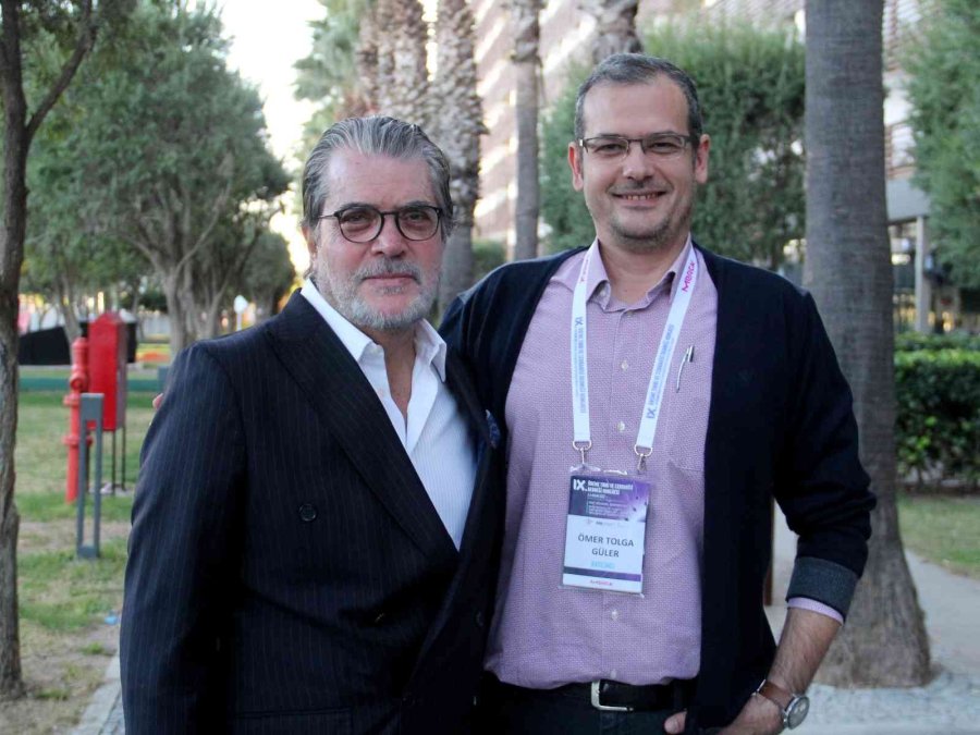 Ünlü Profesör 43 Yıl Önce Doğumunu Yaptırdığı Bebek İle Meslektaş Oldu