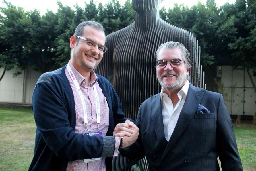 Ünlü Profesör 43 Yıl Önce Doğumunu Yaptırdığı Bebek İle Meslektaş Oldu