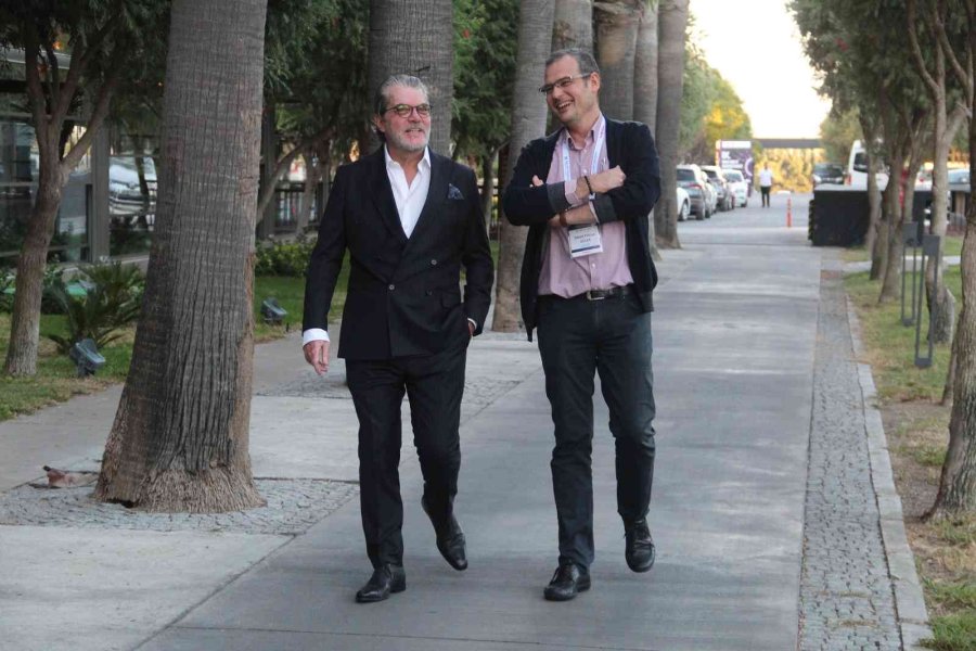 Ünlü Profesör 43 Yıl Önce Doğumunu Yaptırdığı Bebek İle Meslektaş Oldu