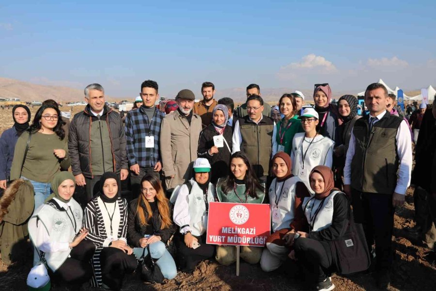 Kayseri’nin Denizi Kuşçu’da, Ağaç Dikme Etkinliği Gerçekleştirildi