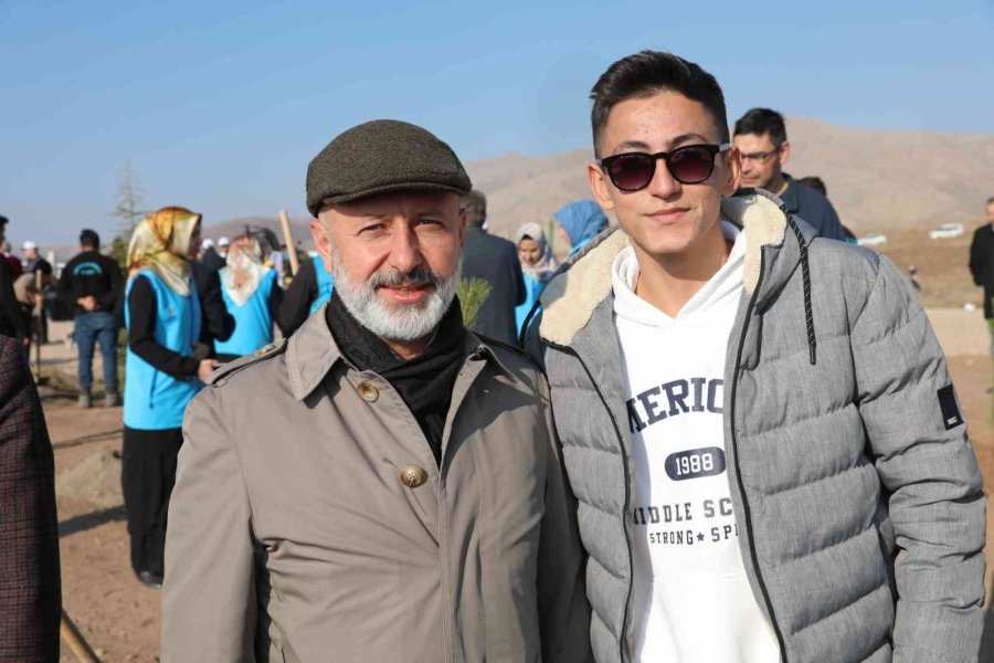 Kayseri’nin Denizi Kuşçu’da, Ağaç Dikme Etkinliği Gerçekleştirildi