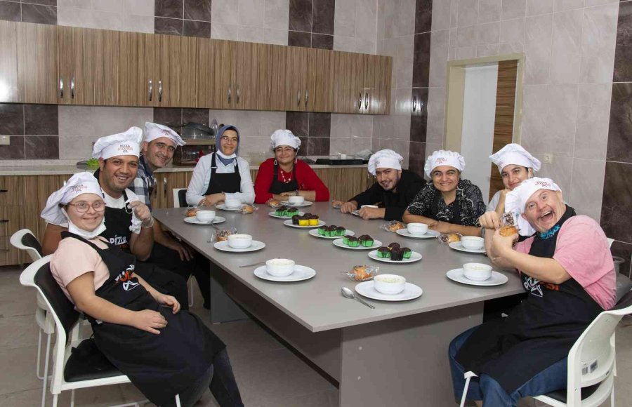 Engelsiz Mutfak Atölyesi’nde Geleceğin Aşçıları Yetişiyor