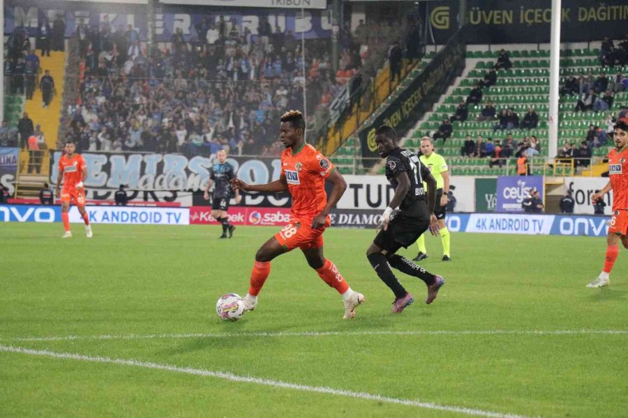 Spor Toto Süper Lig: Corendon Alanyaspor: 0 - Adana Demirspor: 0 (ilk Yarı)