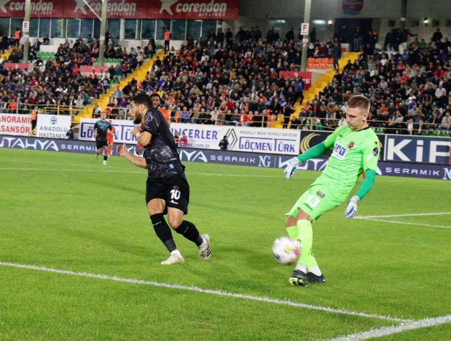 Spor Toto Süper Lig: Corendon Alanyaspor: 0 - Adana Demirspor: 0 (ilk Yarı)