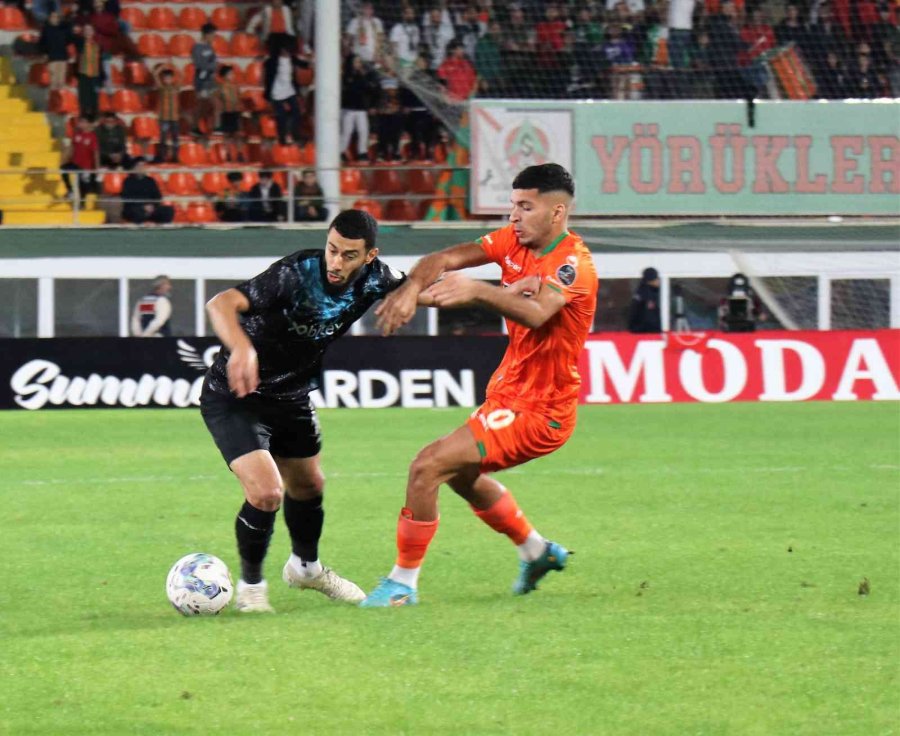 Spor Toto Süper Lig: Corendon Alanyaspor: 0 - Adana Demirspor: 0 (ilk Yarı)