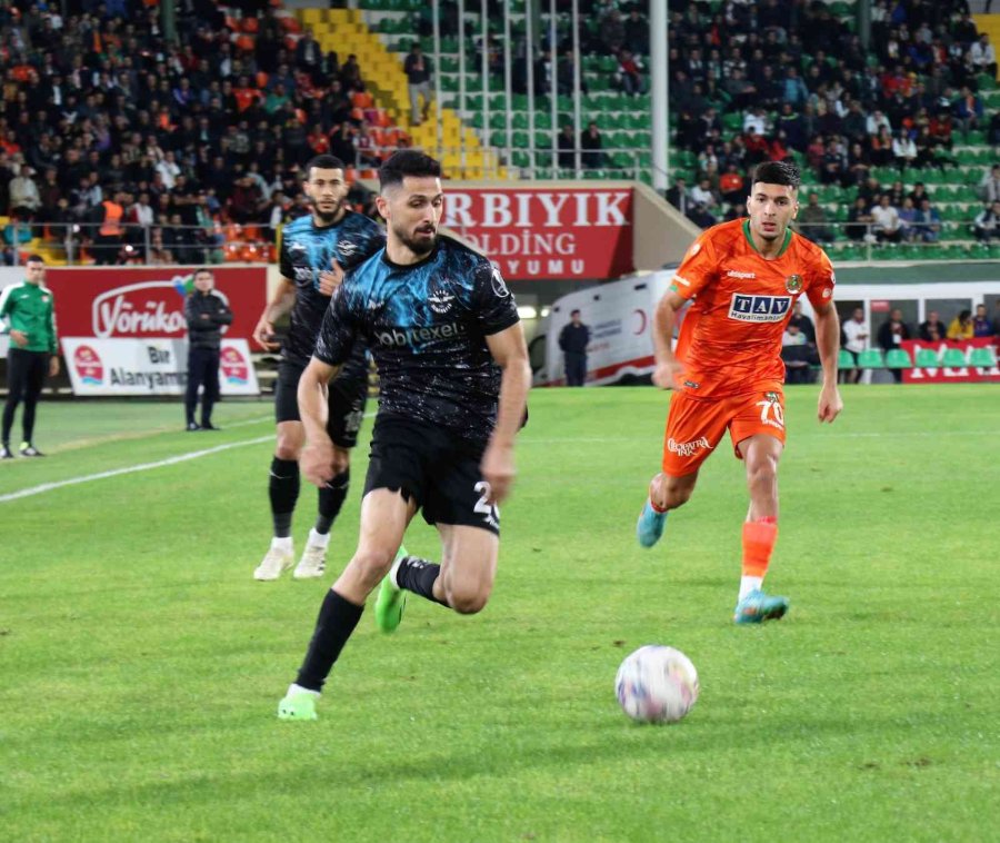 Spor Toto Süper Lig: Corendon Alanyaspor: 0 - Adana Demirspor: 0 (ilk Yarı)