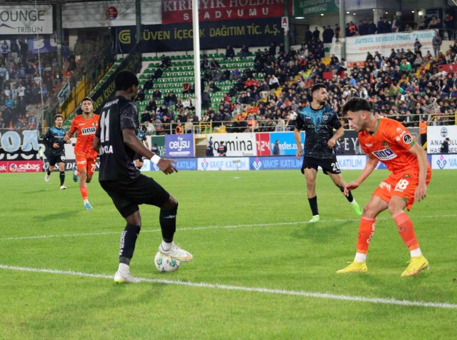 Spor Toto Süper Lig: Corendon Alanyaspor: 0 - Adana Demirspor: 0 (ilk Yarı)