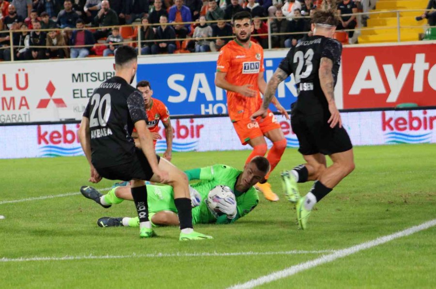 Spor Toto Süper Lig: Corendon Alanyaspor: 0 - Adana Demirspor: 0 (ilk Yarı)