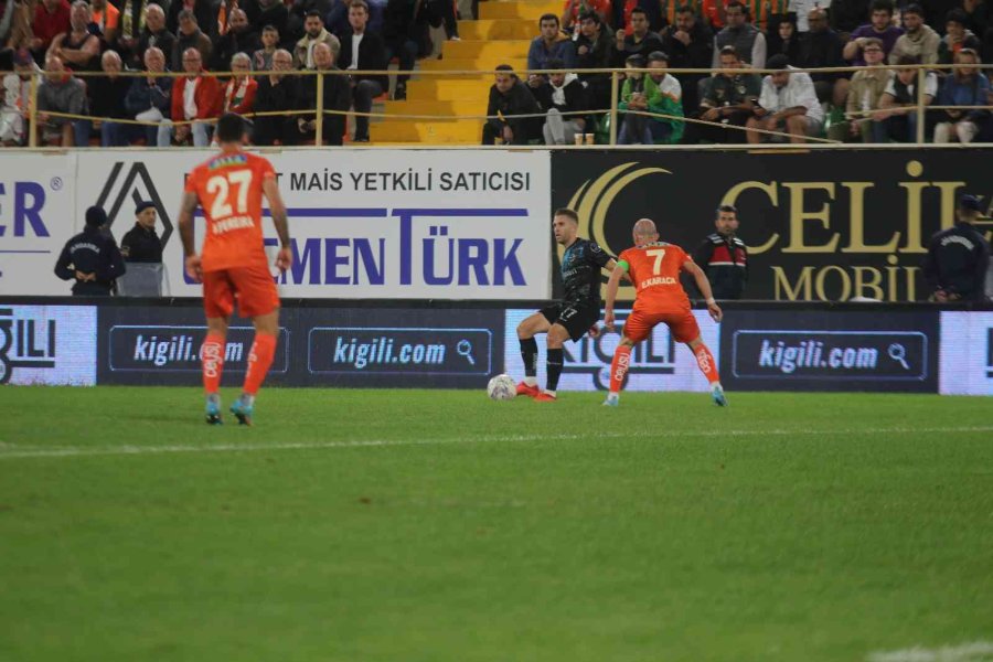 Spor Toto Süper Lig: Corendon Alanyaspor: 0 - Adana Demirspor: 0 (ilk Yarı)