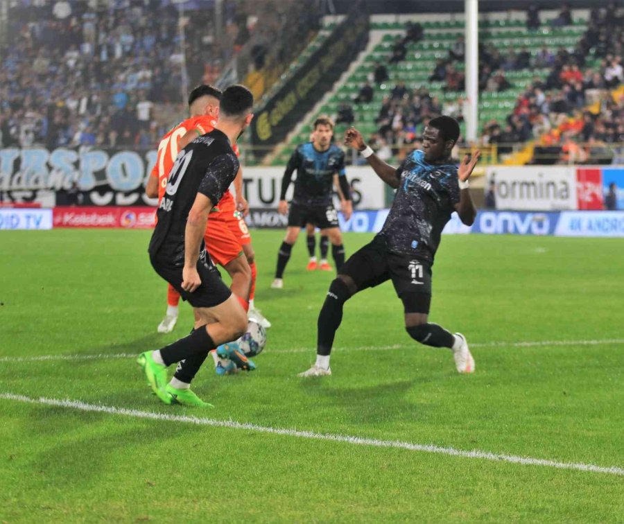 Spor Toto Süper Lig: Corendon Alanyaspor: 0 - Adana Demirspor: 0 (ilk Yarı)