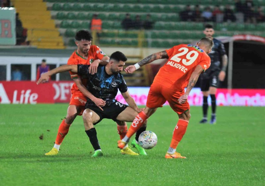 Spor Toto Süper Lig: Corendon Alanyaspor: 0 - Adana Demirspor: 0 (ilk Yarı)