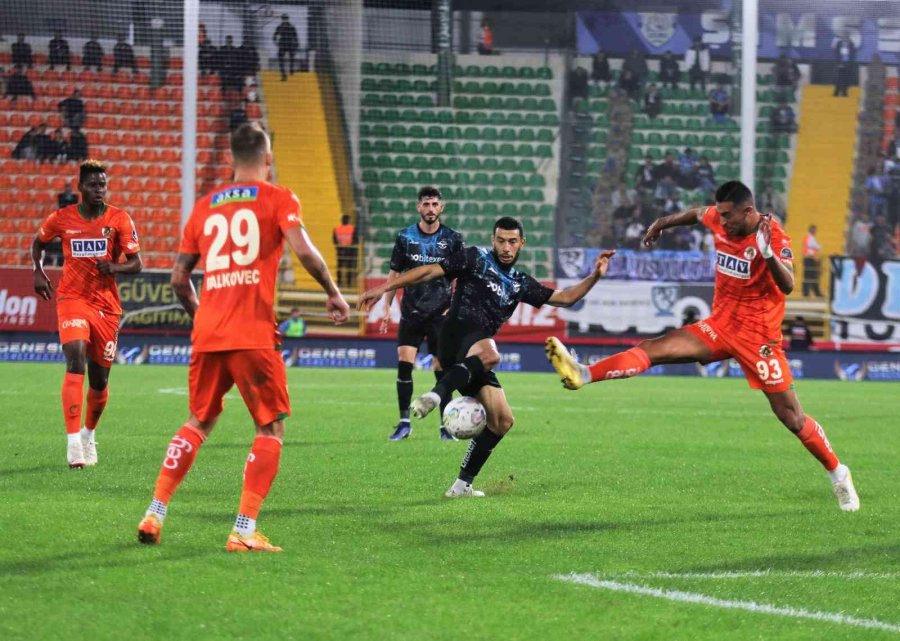Spor Toto Süper Lig: Corendon Alanyaspor: 0 - Adana Demirspor: 0 (ilk Yarı)