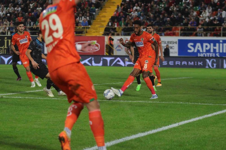 Spor Toto Süper Lig: Corendon Alanyaspor: 0 - Adana Demirspor: 0 (ilk Yarı)