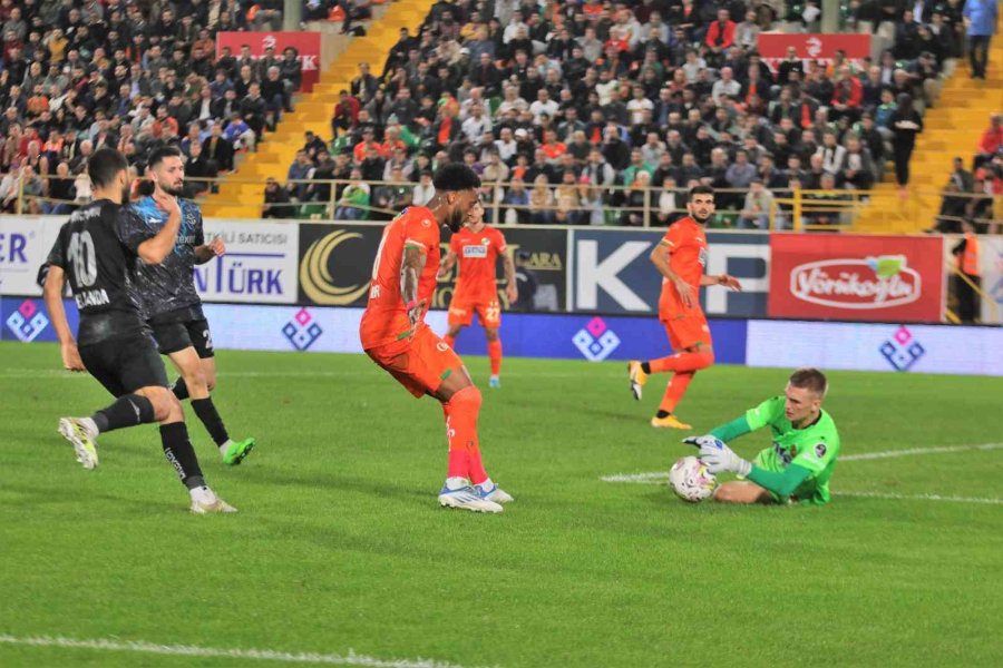Spor Toto Süper Lig: Corendon Alanyaspor: 0 - Adana Demirspor: 0 (ilk Yarı)