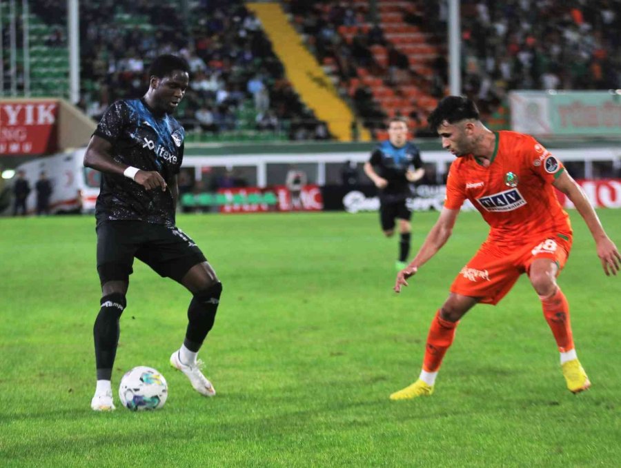 Spor Toto Süper Lig: Corendon Alanyaspor: 0 - Adana Demirspor: 0 (ilk Yarı)