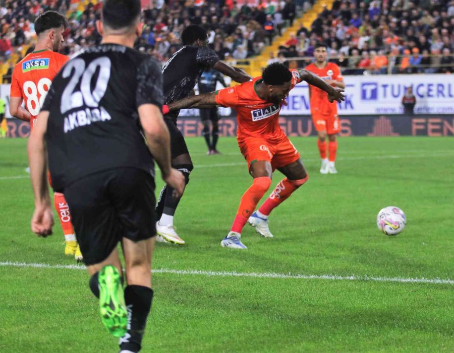 Spor Toto Süper Lig: Corendon Alanyaspor: 0 - Adana Demirspor: 0 (ilk Yarı)