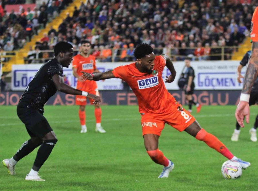 Spor Toto Süper Lig: Corendon Alanyaspor: 0 - Adana Demirspor: 0 (ilk Yarı)