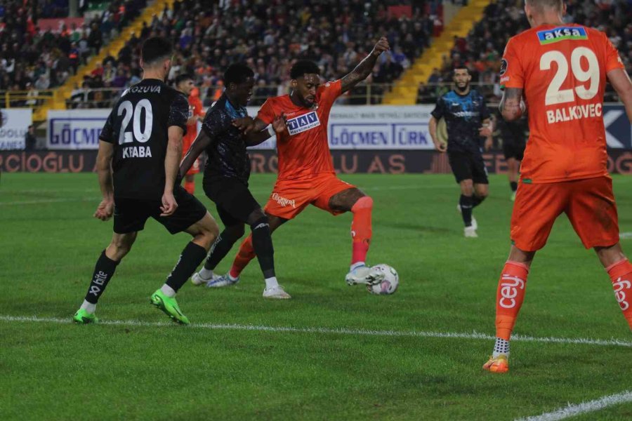 Spor Toto Süper Lig: Corendon Alanyaspor: 0 - Adana Demirspor: 0 (ilk Yarı)