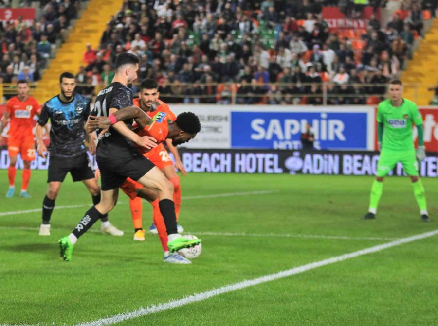 Spor Toto Süper Lig: Corendon Alanyaspor: 0 - Adana Demirspor: 0 (ilk Yarı)